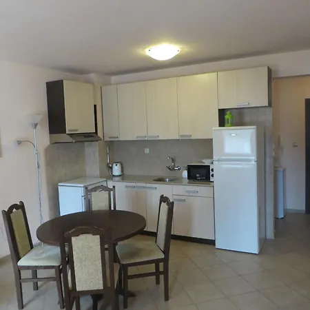 Apartment Pomorie شقة